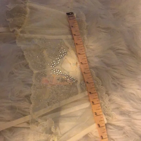 Victoria’s Secret bridal garter - Picture 7 of 7